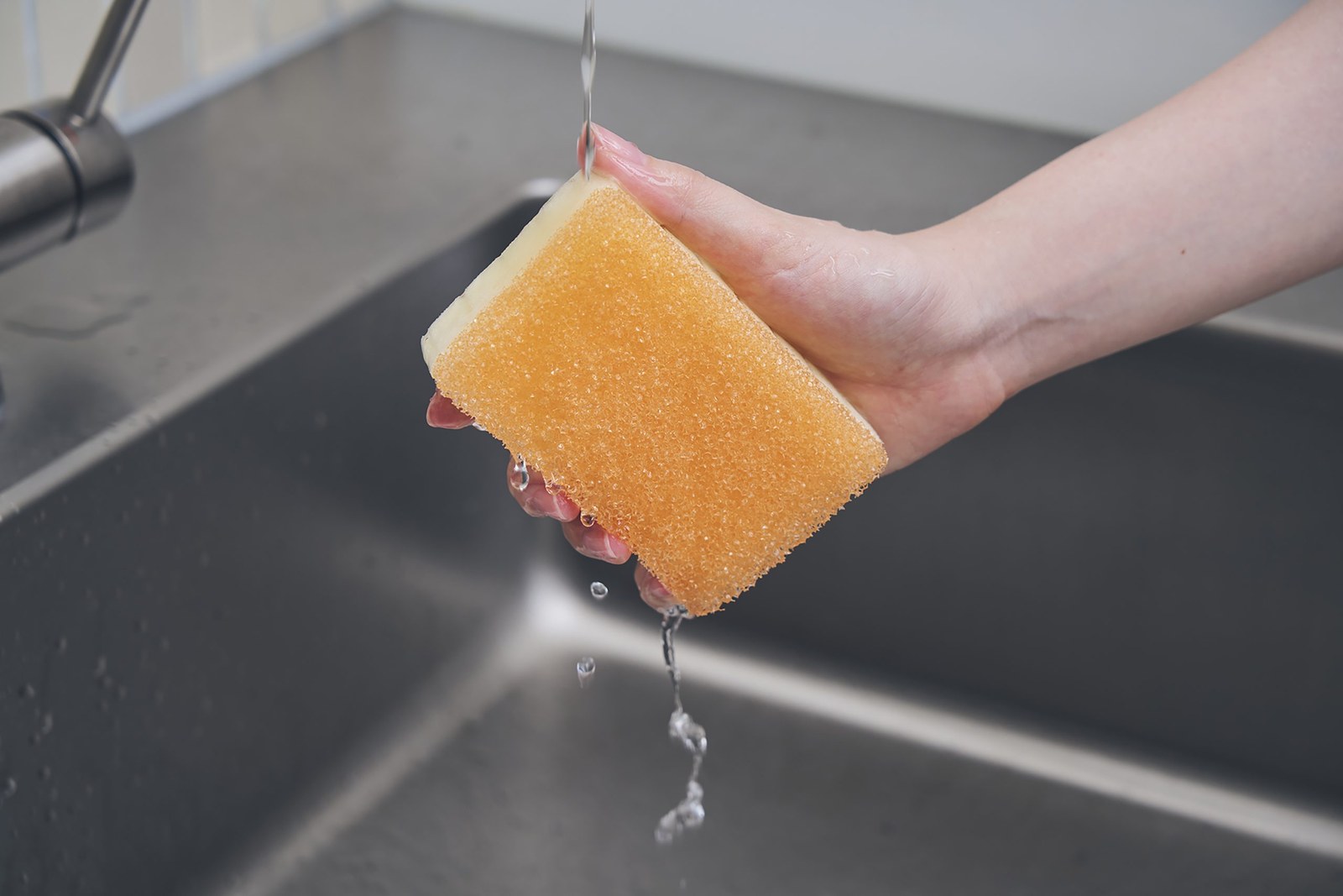 Kitchen — sponges, cloths and dishwashing tools